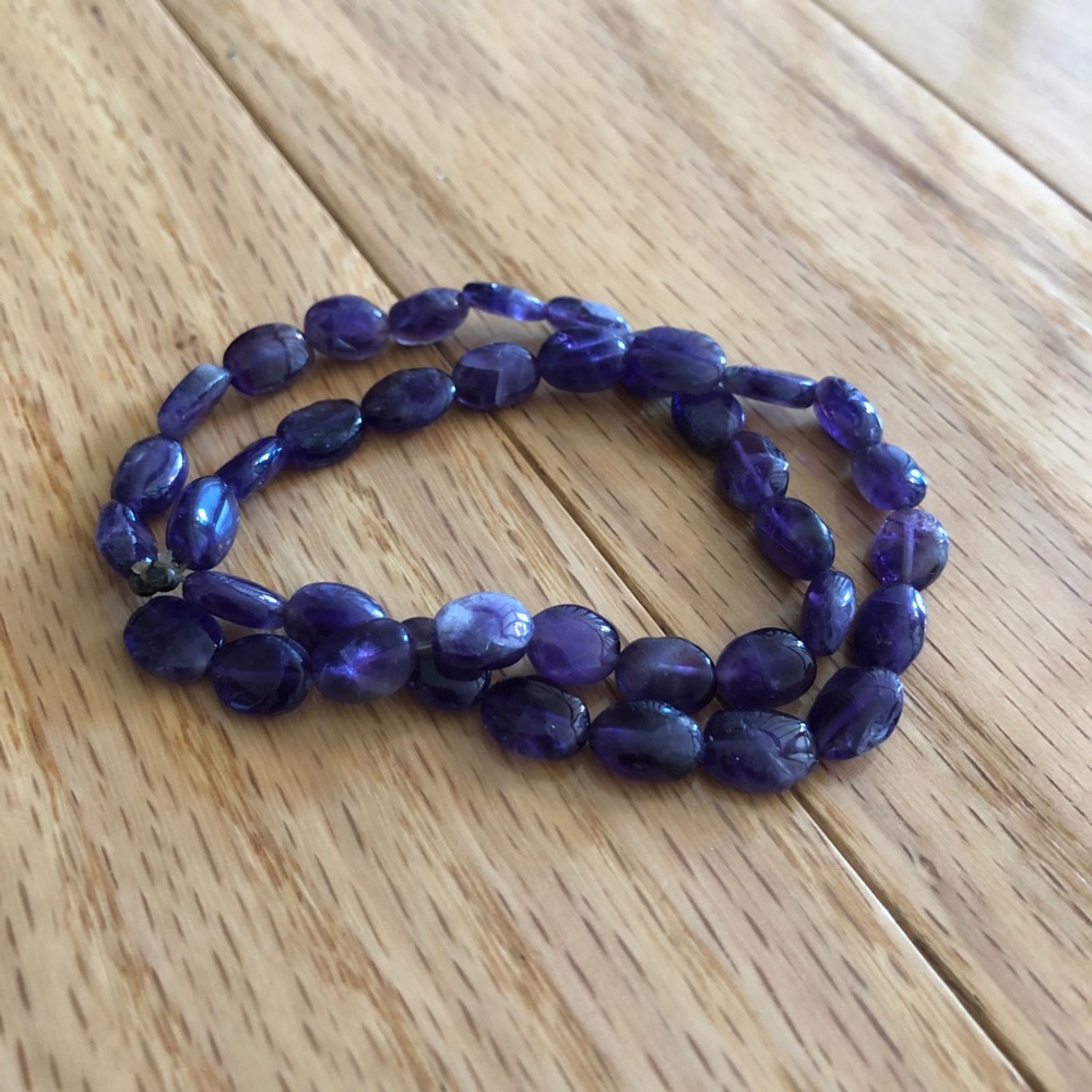 Purple stone stretch bracelet